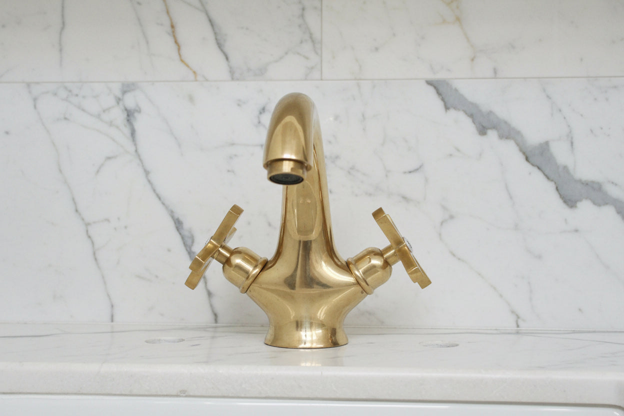 Unlacquered_Brass_Faucet_Brassanod