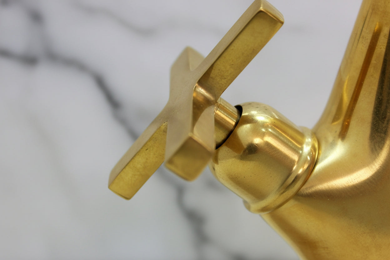 Unlacquered_Brass_Faucet_Brassanod